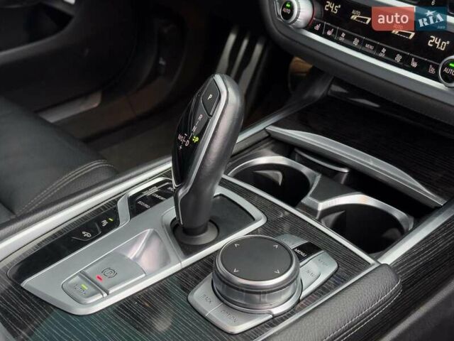 Белый БМВ 7 Серия, объемом двигателя 3 л и пробегом 113 тыс. км за 28440 $, фото 30 на Automoto.ua