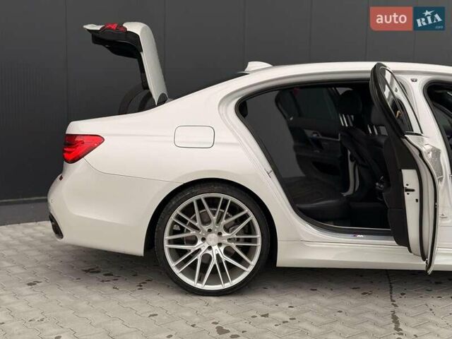 Белый БМВ 7 Серия, объемом двигателя 3 л и пробегом 113 тыс. км за 28440 $, фото 41 на Automoto.ua