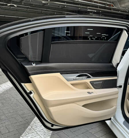 Белый БМВ 7 Серия, объемом двигателя 4.39 л и пробегом 84 тыс. км за 35400 $, фото 3 на Automoto.ua