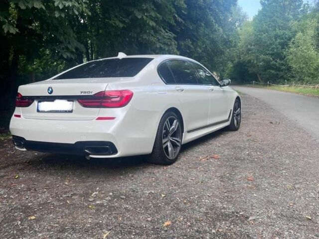 Белый БМВ 7 Серия, объемом двигателя 4.4 л и пробегом 70 тыс. км за 40000 $, фото 1 на Automoto.ua