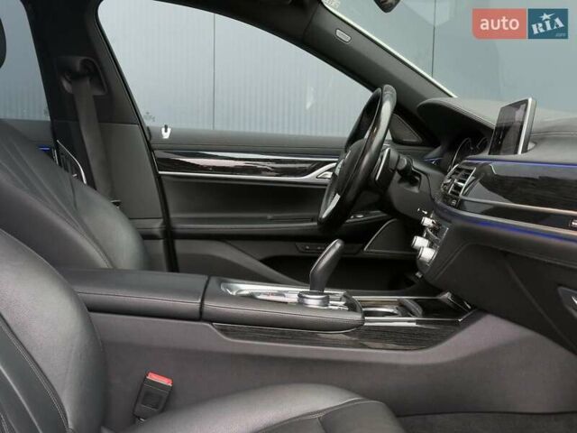 Белый БМВ 7 Серия, объемом двигателя 3 л и пробегом 113 тыс. км за 28440 $, фото 28 на Automoto.ua