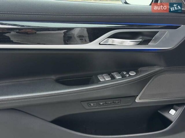 Белый БМВ 7 Серия, объемом двигателя 3 л и пробегом 113 тыс. км за 28440 $, фото 10 на Automoto.ua