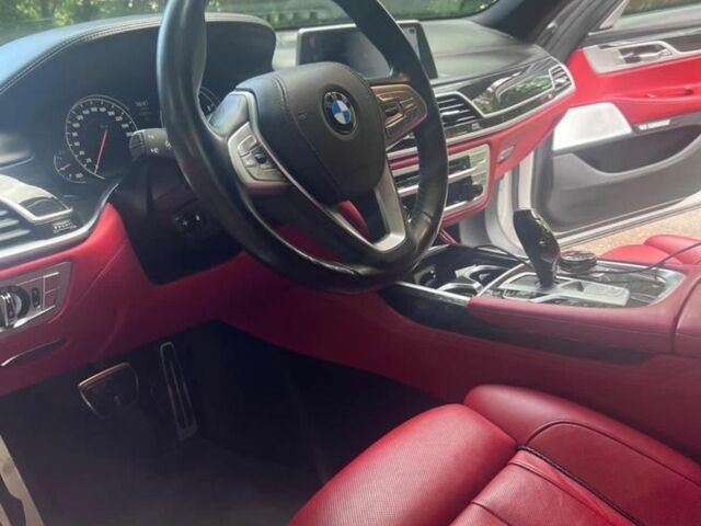 Белый БМВ 7 Серия, объемом двигателя 4.4 л и пробегом 70 тыс. км за 40000 $, фото 4 на Automoto.ua