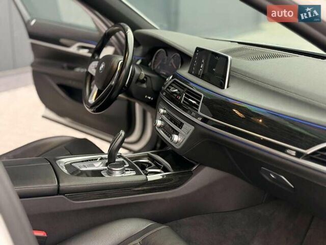 Белый БМВ 7 Серия, объемом двигателя 3 л и пробегом 113 тыс. км за 28440 $, фото 42 на Automoto.ua