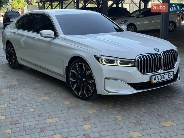 Белый БМВ 7 Серия, объемом двигателя 3 л и пробегом 107 тыс. км за 52000 $, фото 3 на Automoto.ua