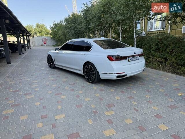 Белый БМВ 7 Серия, объемом двигателя 3 л и пробегом 107 тыс. км за 46000 $, фото 6 на Automoto.ua