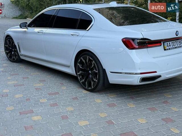 Белый БМВ 7 Серия, объемом двигателя 3 л и пробегом 107 тыс. км за 46000 $, фото 3 на Automoto.ua