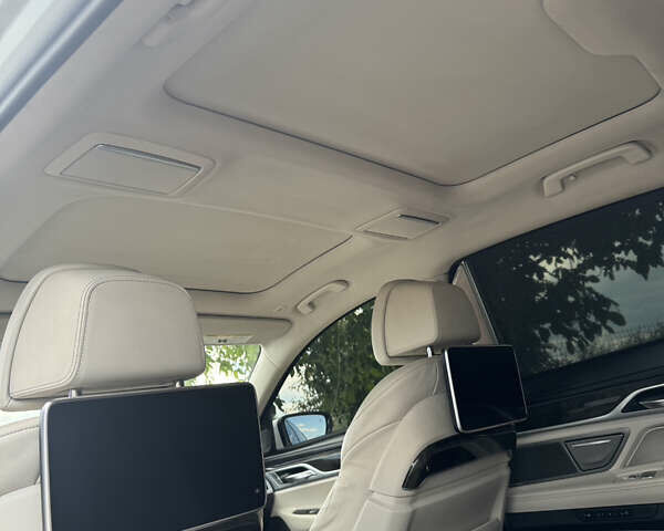 Белый БМВ 7 Серия, объемом двигателя 3 л и пробегом 68 тыс. км за 52999 $, фото 42 на Automoto.ua