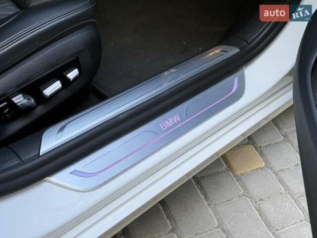 Белый БМВ 7 Серия, объемом двигателя 3 л и пробегом 107 тыс. км за 46000 $, фото 12 на Automoto.ua