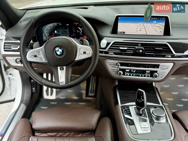 Белый БМВ 7 Серия, объемом двигателя 3 л и пробегом 130 тыс. км за 49900 $, фото 41 на Automoto.ua