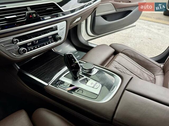 Белый БМВ 7 Серия, объемом двигателя 3 л и пробегом 130 тыс. км за 49900 $, фото 38 на Automoto.ua