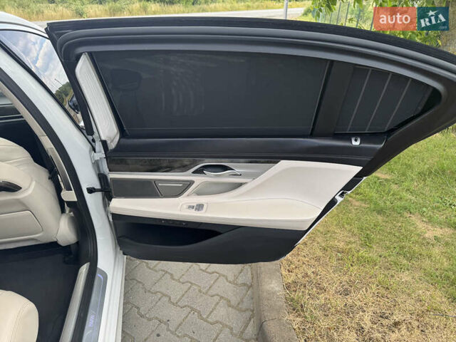 Белый БМВ 7 Серия, объемом двигателя 3 л и пробегом 68 тыс. км за 52999 $, фото 46 на Automoto.ua