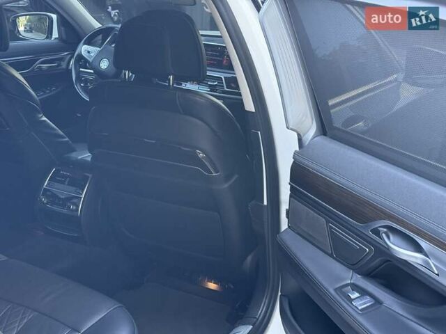 Белый БМВ 7 Серия, объемом двигателя 3 л и пробегом 107 тыс. км за 46000 $, фото 13 на Automoto.ua