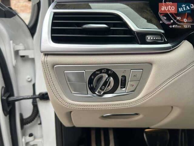 Белый БМВ 7 Серия, объемом двигателя 4.39 л и пробегом 125 тыс. км за 53999 $, фото 40 на Automoto.ua