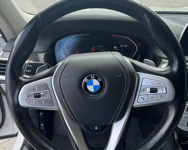 Белый БМВ 7 Серия, объемом двигателя 3 л и пробегом 68 тыс. км за 52999 $, фото 27 на Automoto.ua