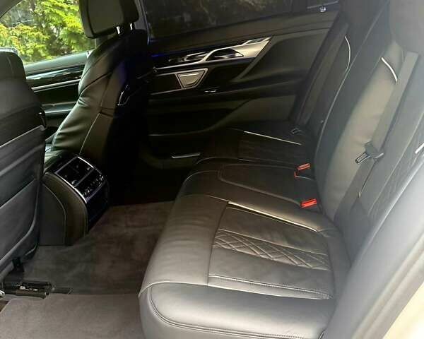 Белый БМВ 7 Серия, объемом двигателя 4.39 л и пробегом 111 тыс. км за 59900 $, фото 9 на Automoto.ua