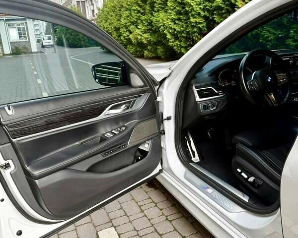 Белый БМВ 7 Серия, объемом двигателя 4.39 л и пробегом 111 тыс. км за 59900 $, фото 6 на Automoto.ua