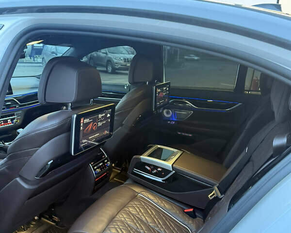 Белый БМВ 7 Серия, объемом двигателя 2.99 л и пробегом 44 тыс. км за 69000 $, фото 15 на Automoto.ua