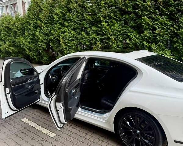 Белый БМВ 7 Серия, объемом двигателя 4.39 л и пробегом 111 тыс. км за 59900 $, фото 7 на Automoto.ua