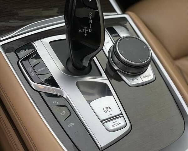 Білий БМВ 7 Серія, об'ємом двигуна 3 л та пробігом 75 тис. км за 46000 $, фото 20 на Automoto.ua