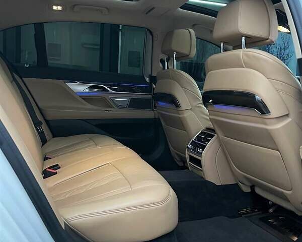 Білий БМВ 7 Серія, об'ємом двигуна 3 л та пробігом 75 тис. км за 46000 $, фото 27 на Automoto.ua