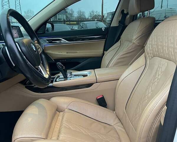 Білий БМВ 7 Серія, об'ємом двигуна 3 л та пробігом 75 тис. км за 46000 $, фото 18 на Automoto.ua