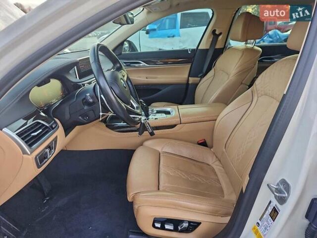 Белый БМВ 7 Серия, объемом двигателя 2.98 л и пробегом 83 тыс. км за 10000 $, фото 6 на Automoto.ua