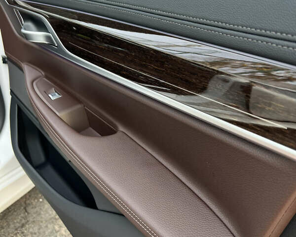 Белый БМВ 7 Серия, объемом двигателя 2 л и пробегом 10 тыс. км за 68900 $, фото 30 на Automoto.ua