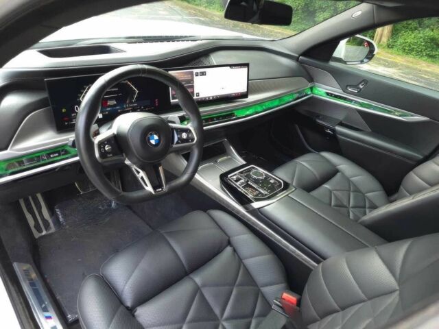 Білий БМВ 7 Серія, об'ємом двигуна 3 л та пробігом 23 тис. км за 36700 $, фото 6 на Automoto.ua