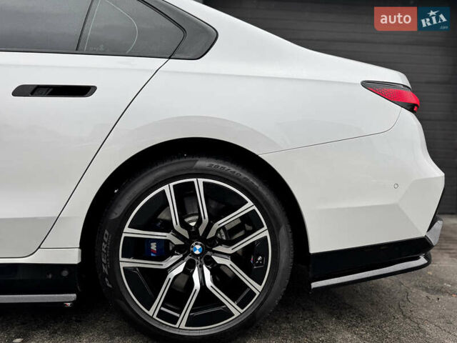 Белый БМВ 7 Серия, объемом двигателя 4.39 л и пробегом 31 тыс. км за 139900 $, фото 17 на Automoto.ua