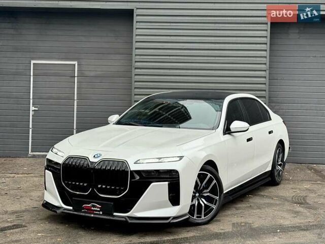 Белый БМВ 7 Серия, объемом двигателя 4.39 л и пробегом 31 тыс. км за 139900 $, фото 2 на Automoto.ua
