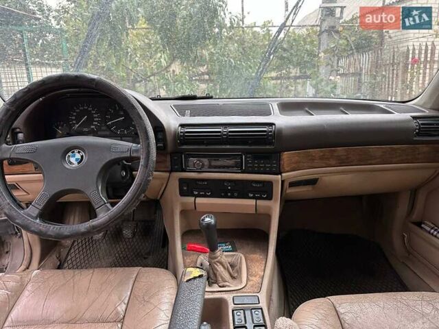 Бежевый БМВ 7 Серия, объемом двигателя 3.5 л и пробегом 408 тыс. км за 2000 $, фото 3 на Automoto.ua
