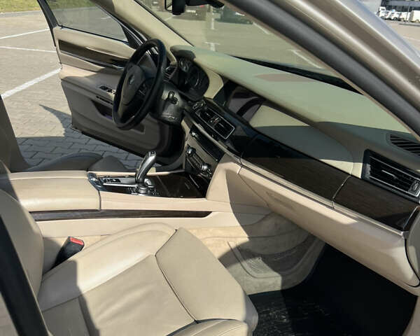 Бежевий БМВ 7 Серія, об'ємом двигуна 3 л та пробігом 270 тис. км за 12800 $, фото 26 на Automoto.ua