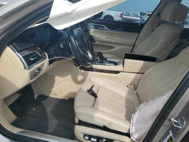 Бежевый БМВ 7 Серия, объемом двигателя 3 л и пробегом 180 тыс. км за 18900 $, фото 6 на Automoto.ua