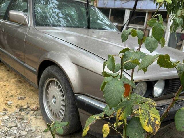 Бежевый БМВ 7 Серия, объемом двигателя 3.5 л и пробегом 408 тыс. км за 2000 $, фото 1 на Automoto.ua