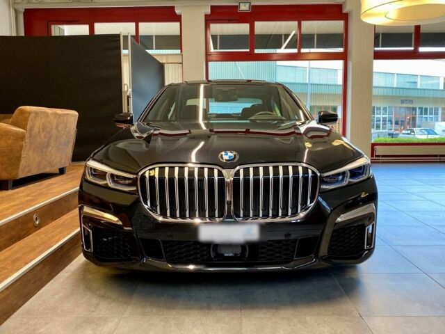 Черный БМВ 7 Серия, объемом двигателя 0 л и пробегом 8 тыс. км за 49400 $, фото 1 на Automoto.ua