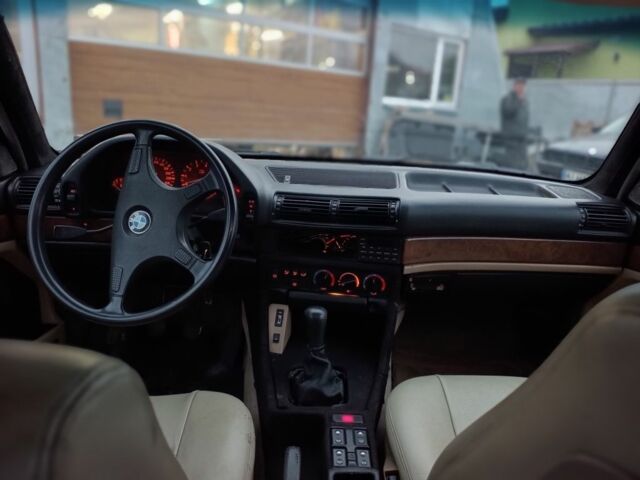 Черный БМВ 7 Серия, объемом двигателя 3.5 л и пробегом 333 тыс. км за 1600 $, фото 4 на Automoto.ua