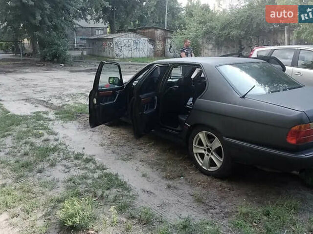 Черный БМВ 7 Серия, объемом двигателя 3.41 л и пробегом 349 тыс. км за 3000 $, фото 11 на Automoto.ua