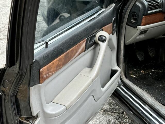 Чорний БМВ 7 Серія, об'ємом двигуна 3.5 л та пробігом 500 тис. км за 2200 $, фото 9 на Automoto.ua