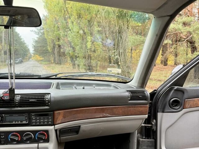 Чорний БМВ 7 Серія, об'ємом двигуна 3.5 л та пробігом 500 тис. км за 2200 $, фото 17 на Automoto.ua