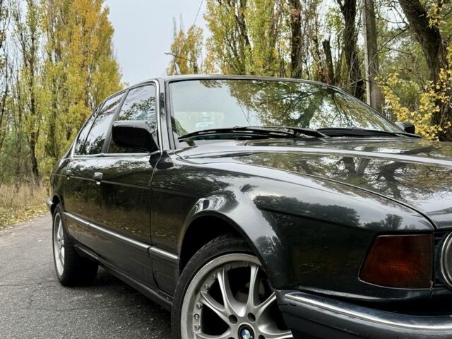 Чорний БМВ 7 Серія, об'ємом двигуна 3.5 л та пробігом 500 тис. км за 2200 $, фото 2 на Automoto.ua