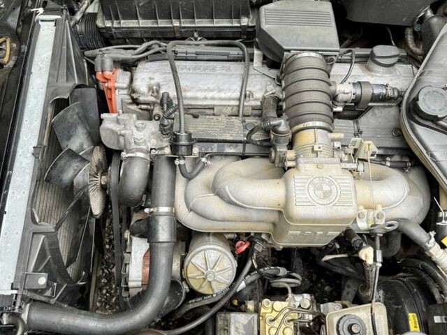 Чорний БМВ 7 Серія, об'ємом двигуна 3.5 л та пробігом 500 тис. км за 2200 $, фото 6 на Automoto.ua