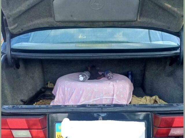 Черный БМВ 7 Серия, объемом двигателя 3 л и пробегом 390 тыс. км за 2500 $, фото 2 на Automoto.ua