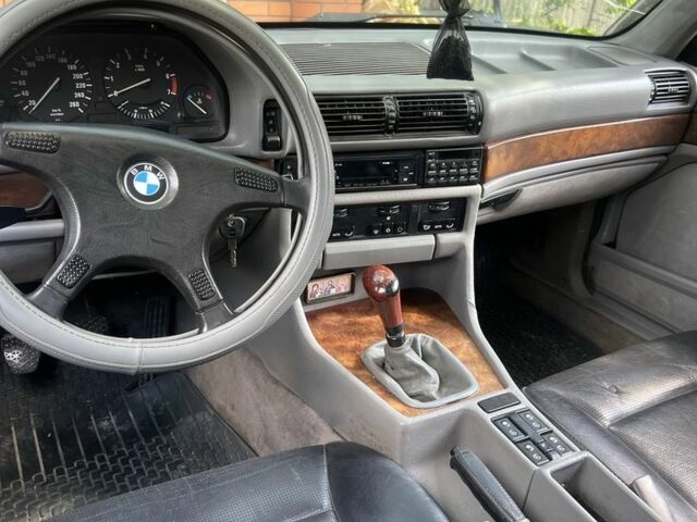 Черный БМВ 7 Серия, объемом двигателя 3.4 л и пробегом 200 тыс. км за 2500 $, фото 6 на Automoto.ua