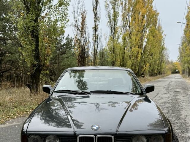 Чорний БМВ 7 Серія, об'ємом двигуна 3.5 л та пробігом 500 тис. км за 2200 $, фото 1 на Automoto.ua