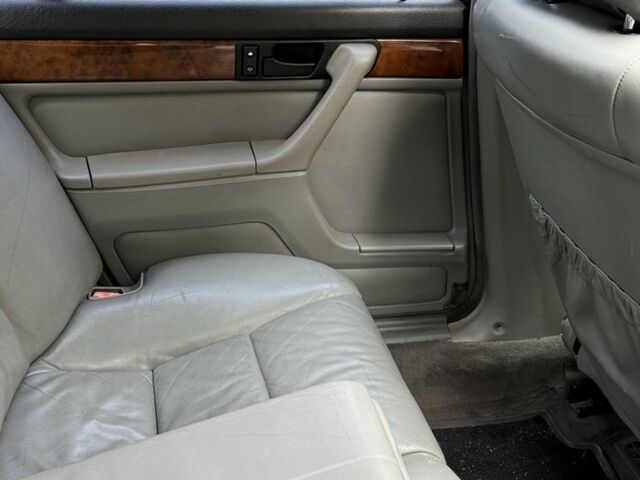 Чорний БМВ 7 Серія, об'ємом двигуна 3.5 л та пробігом 500 тис. км за 2200 $, фото 13 на Automoto.ua