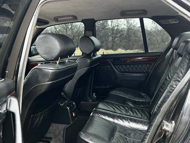 Черный БМВ 7 Серия, объемом двигателя 3 л и пробегом 450 тыс. км за 2200 $, фото 13 на Automoto.ua