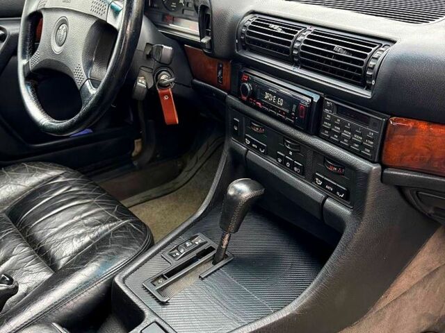 Черный БМВ 7 Серия, объемом двигателя 3.5 л и пробегом 300 тыс. км за 2499 $, фото 9 на Automoto.ua