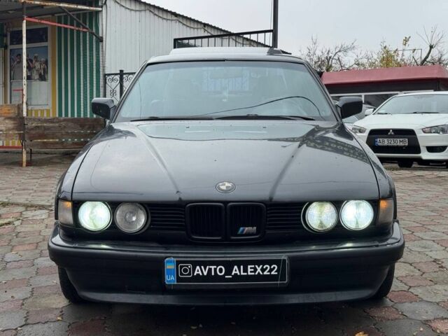Черный БМВ 7 Серия, объемом двигателя 3.5 л и пробегом 300 тыс. км за 2499 $, фото 1 на Automoto.ua
