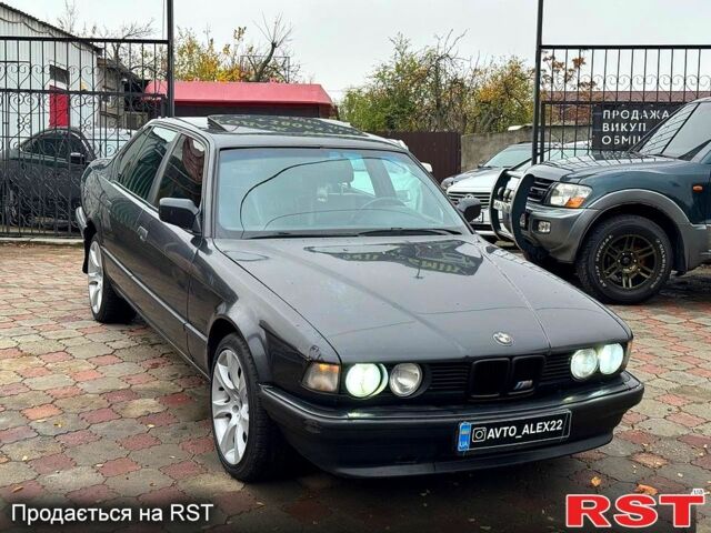 Черный БМВ 7 Серия, объемом двигателя 3.5 л и пробегом 300 тыс. км за 2499 $, фото 2 на Automoto.ua